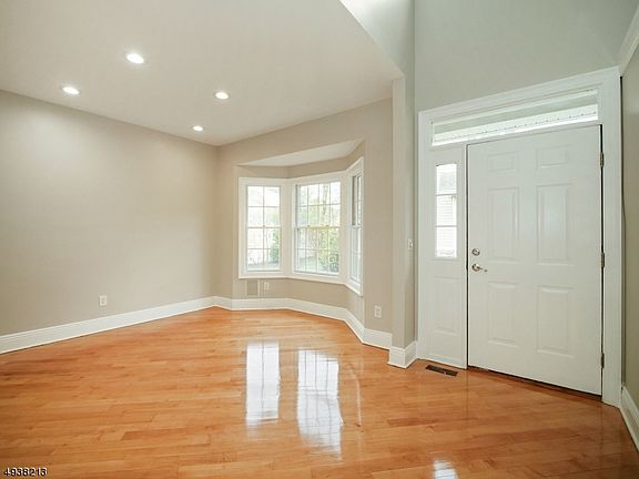 3rd image of 26 Pebble Beach Dr