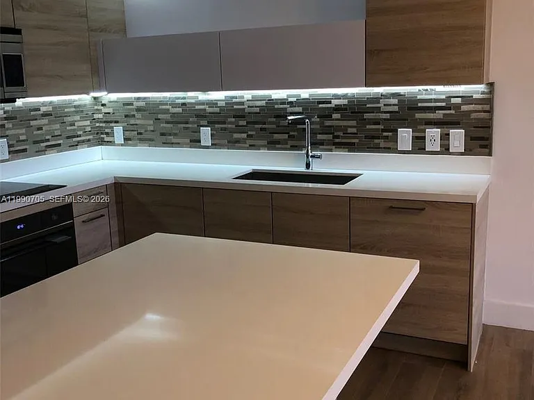 16385 Biscayne Blvd #518 — Photo 31