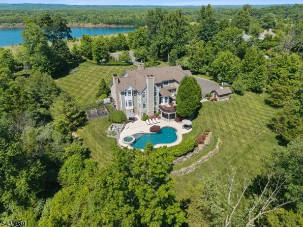 22 High Hill Ct, Bernards Twp., NJ 07920