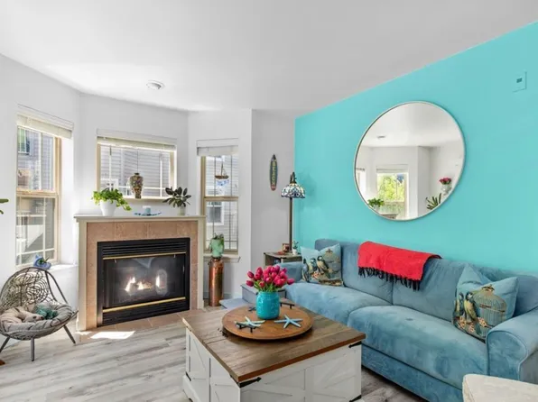 20800 72nd Ave W #202-1, Edmonds, WA 98026