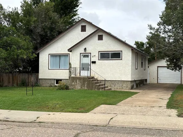 374 10th St SE, Medicine Hat, AB T1A 1P9