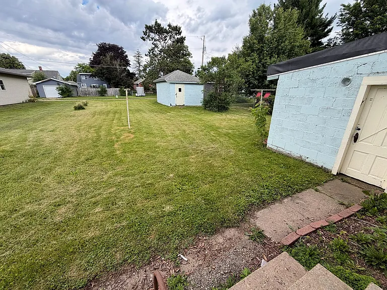 1626 Stoughton Ave — Photo 22