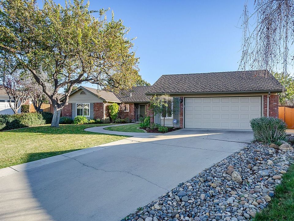 1st image of 648 Woodbridge Ct