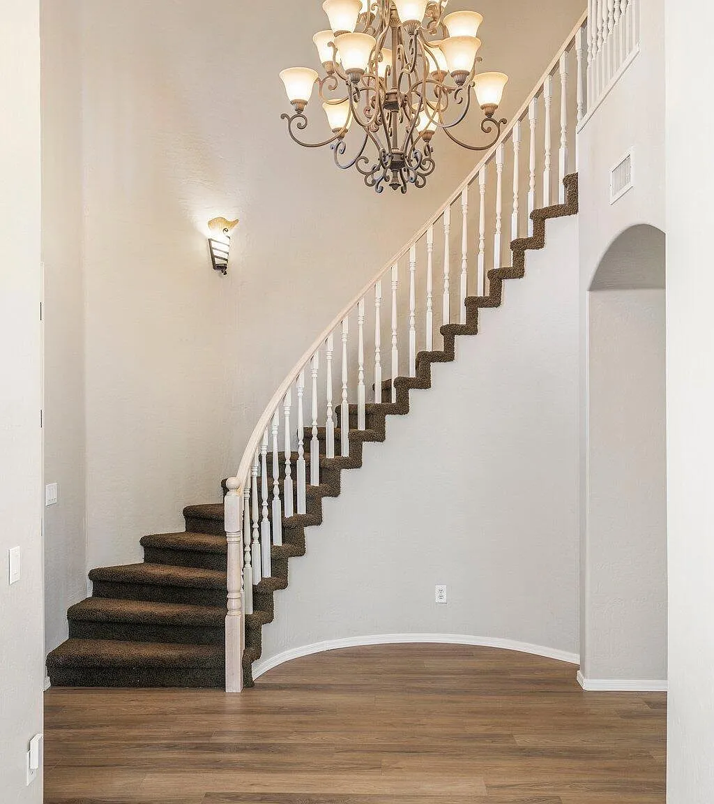 5 bed, 3.5 bath, 4418 sqft, $5,100 — Photo 3