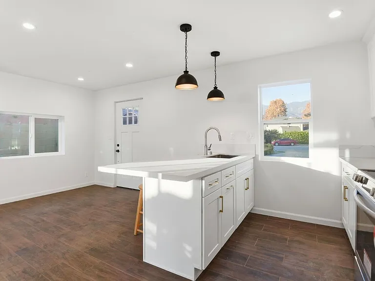 648 Anita St #1 — Photo 3