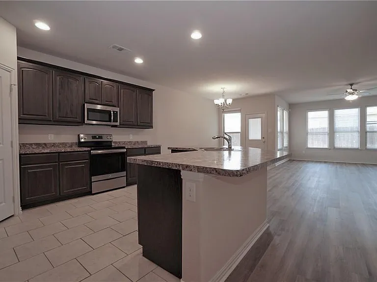 357 Emerald Creek Dr — Photo 6