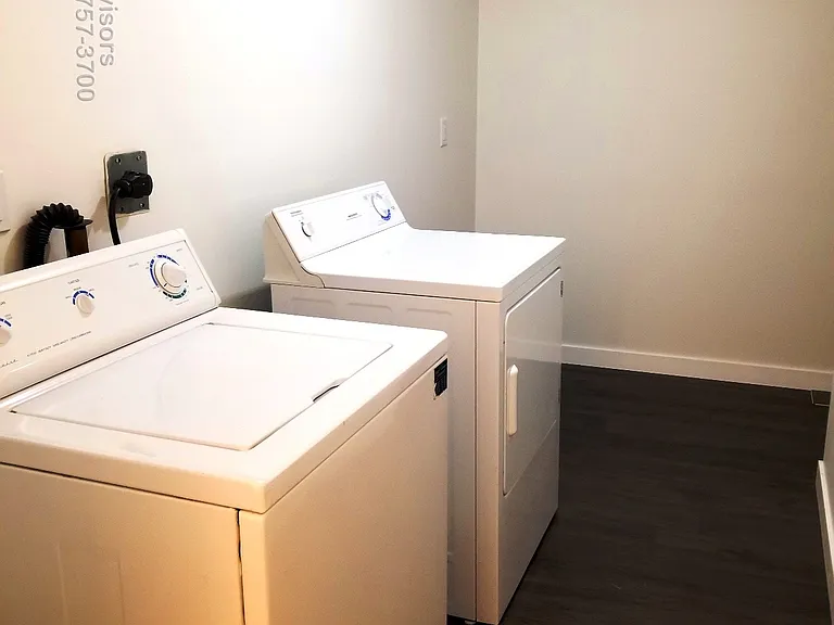 1396 Knottwood Road East NW #201 — Photo 11