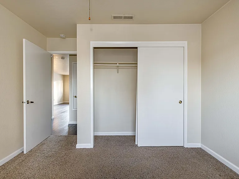 1229 W Roseburg Ave — Photo 37