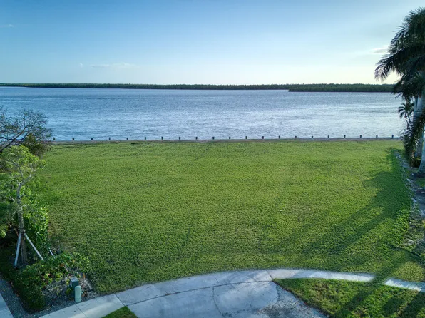 1035 Pettit Ct, Marco Island, FL 34145