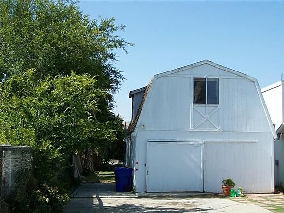 Seperat e Garage/Shop and Loft with bedroom or garme room