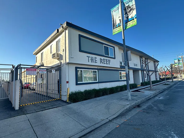 The Reef Apartments — Photo 2