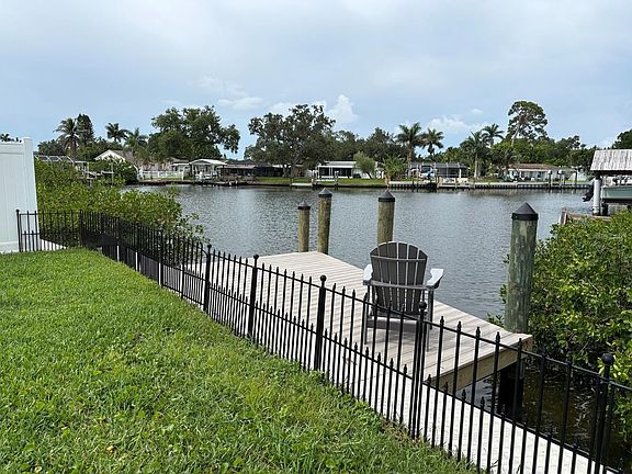 2nd image of 4820 VENETIAN BOULEVARD NE