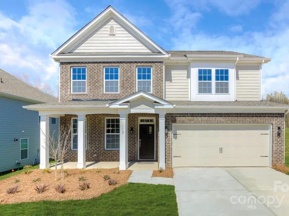 535 Fox Cove Rd, Hendersonville, NC 28792