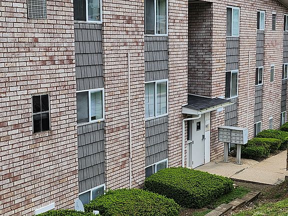 2nd image of 800 Park Ave APT 2
