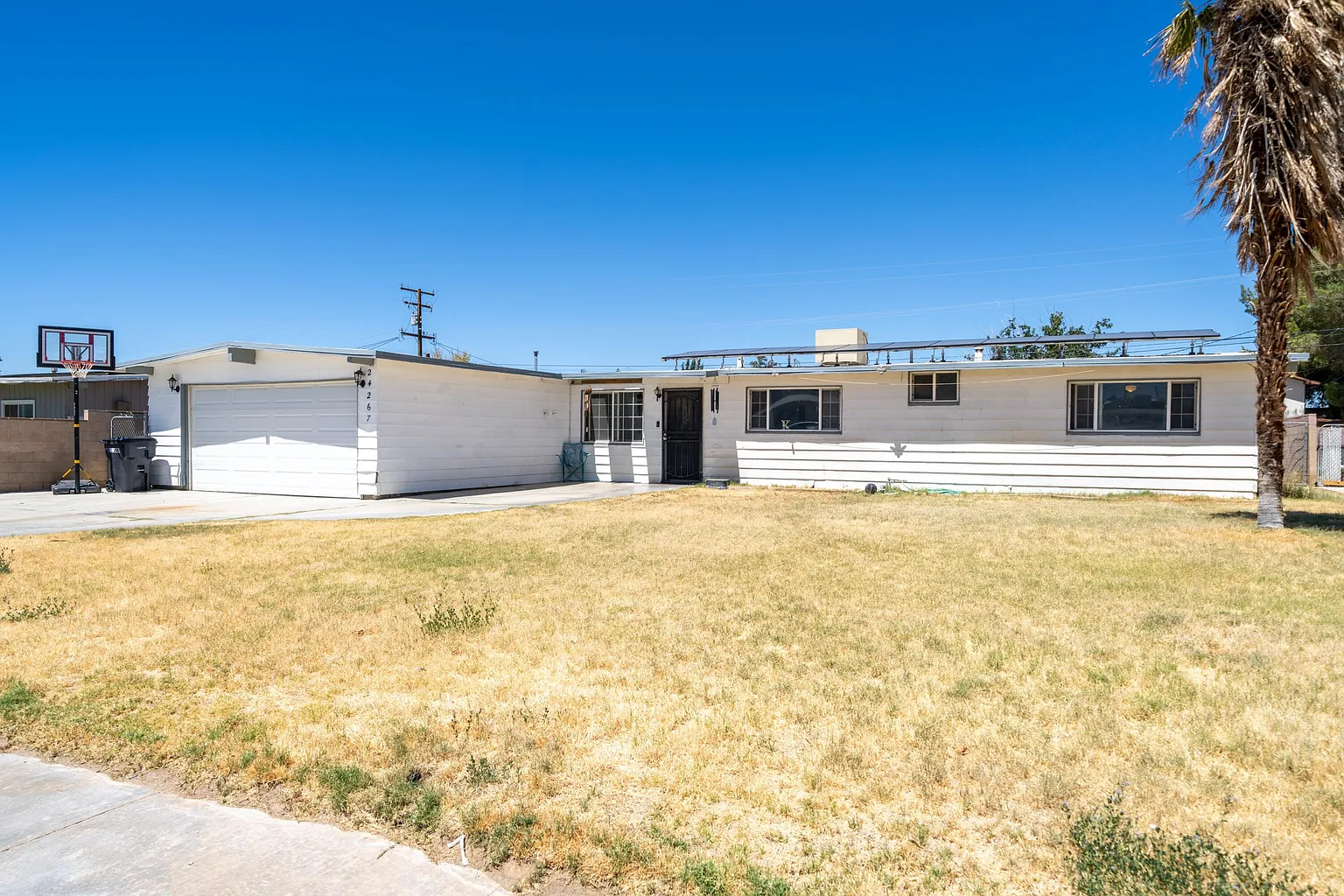 24267 Tamarisk Ave photo 1
