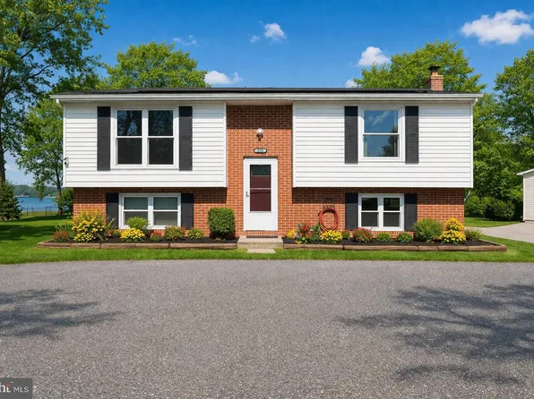 221 Antietam Rd, Essex, MD 21221