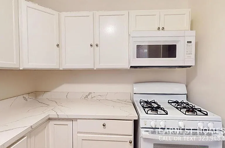 127 N Doheny Dr #1 — Photo 6