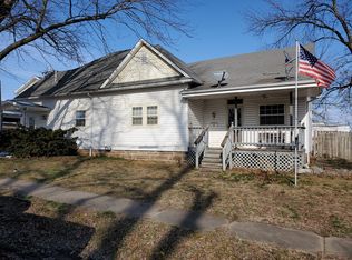 106 E Jackson St, Windsor, MO 65360