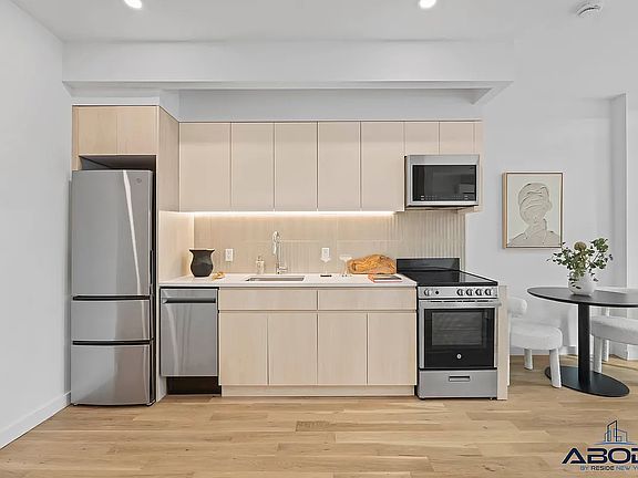 4th image of 558 Sackett St #5E