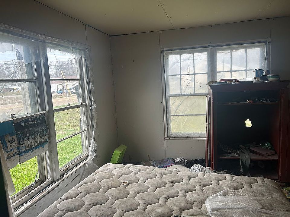 4th image of 607 N Main St