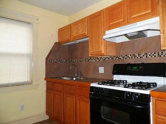 457 Charles St #3 — Photo 7