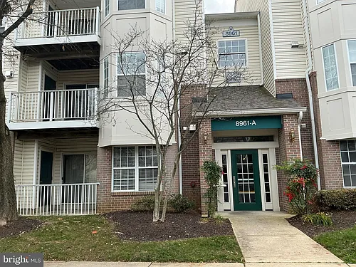 8961 Town Center Cir Photo 1