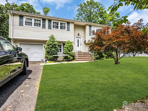 4th image of 26 Nancy Ln