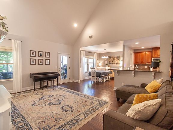 3rd image of 135 Denali Ln