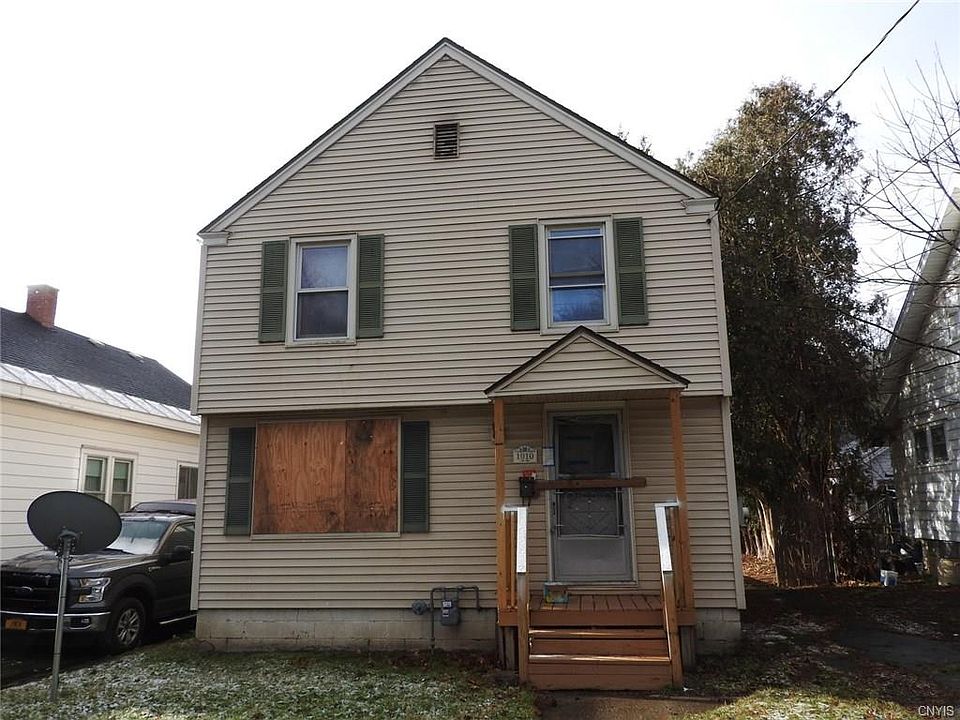 1st image of 1010 Valley Dr