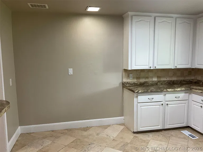 1644 S Knoxville Ave — Photo 13