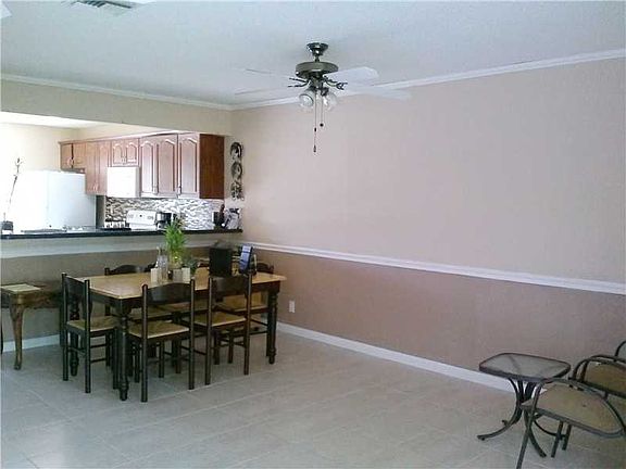 5th image of 761 Crystal Lake Dr