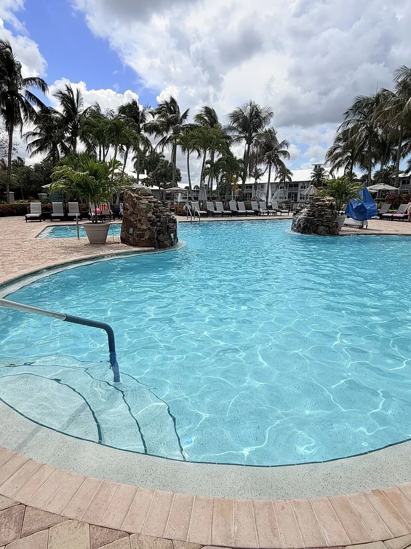 Luxury Fully-Furnished Villa with Golf Access | Annual Rental In Greenlinks at Lely — Photo 2