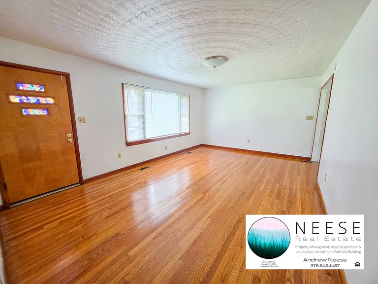 422 Barker Ln — Photo 13