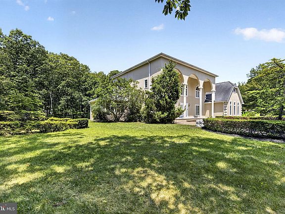 5th image of 822 E Harlequin Dr