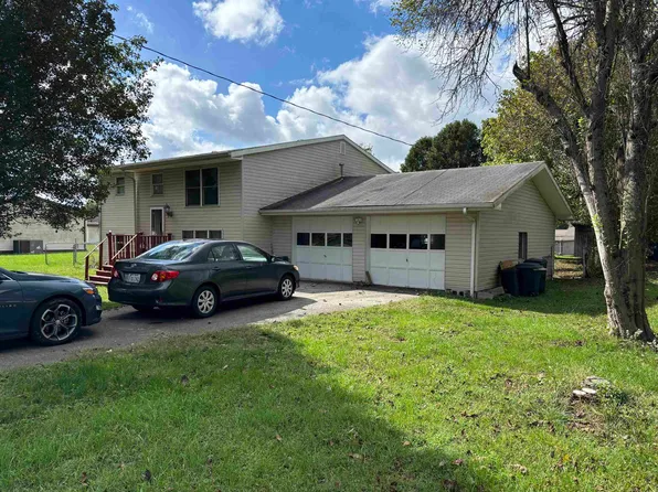 92 Adrian St, Lesage, WV 25537