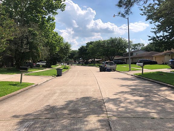 5th image of 303 Leafwood Cir