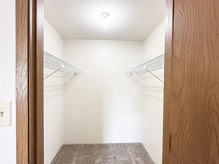 1915 Waverly Ct — Photo 16