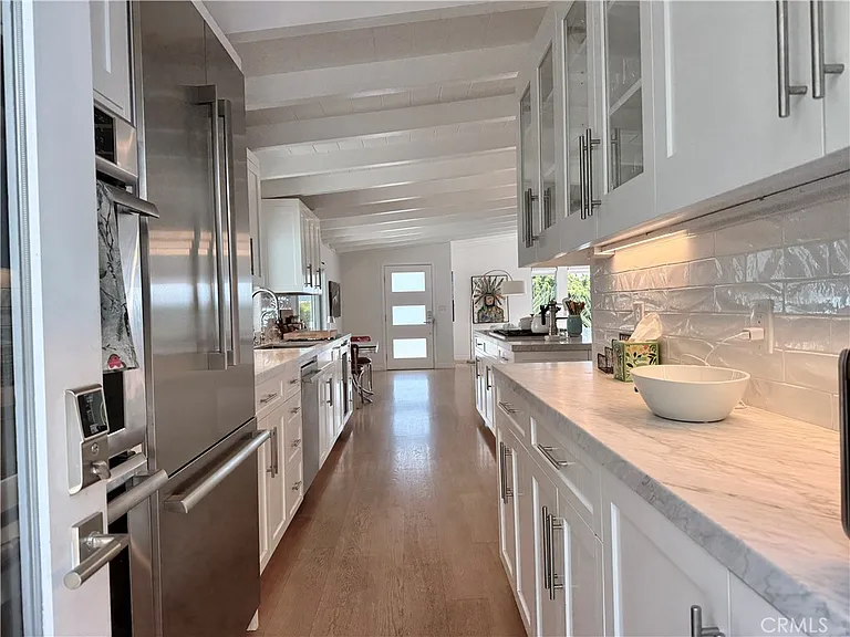234 La Brea St — Photo 22