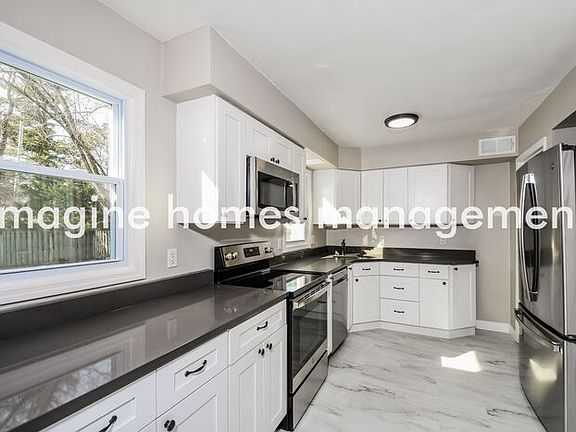4th image of 7732 Cheshire Ln