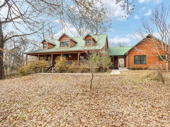 780 Talladega Creek Dr, Talladega, AL 35160