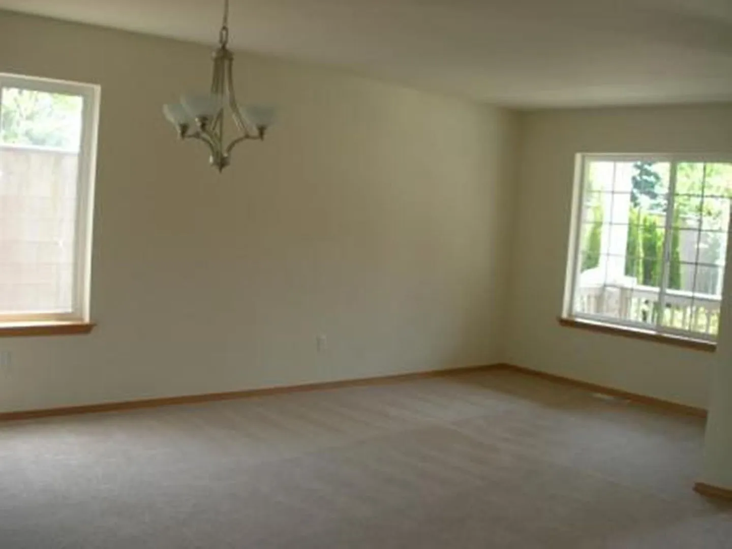 Great central Location off Exit 109- 20 Miles to JBLM — Photo 4