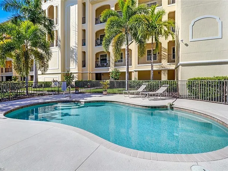 15121 Laguna Dr #102 — Photo 28