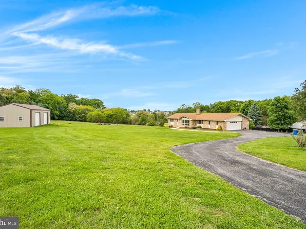 5 Sunset Dr, Hanover, PA 17331