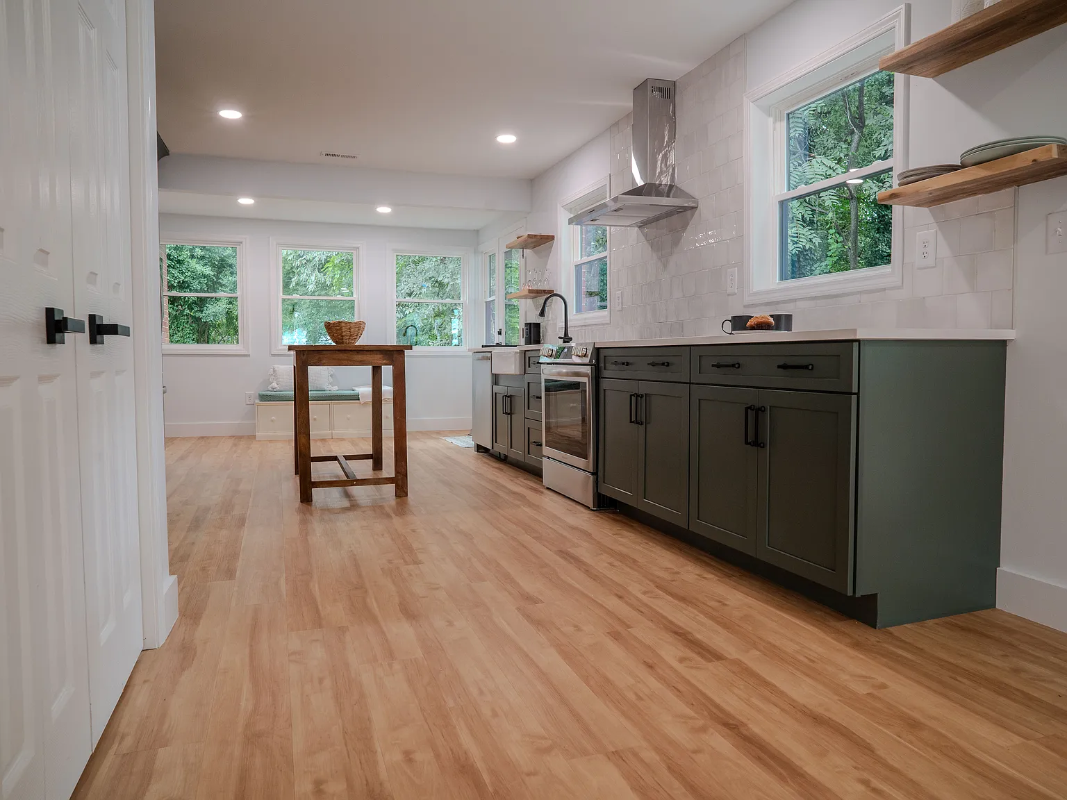 3 bed, 1400 sqft, $2,400 — Photo 3