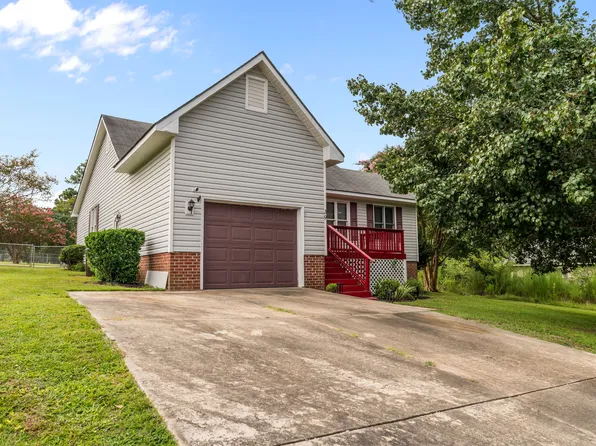 39 Orrin Ct, Spring Lake, NC 28390