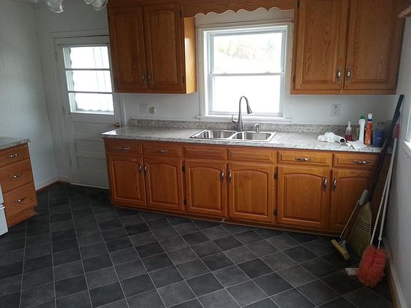 large eat in kitchen