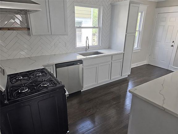 3rd image of 3923 College Ave