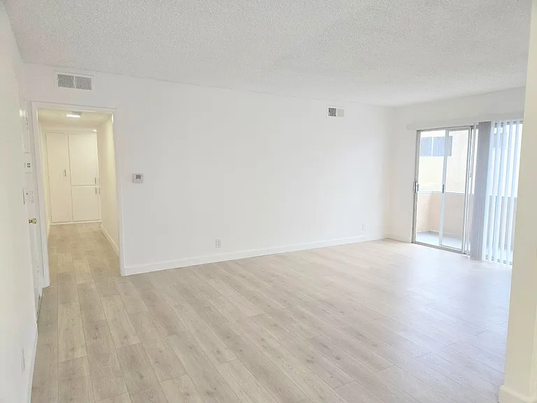 8750 Topanga Canyon Blvd #6 — Photo 8