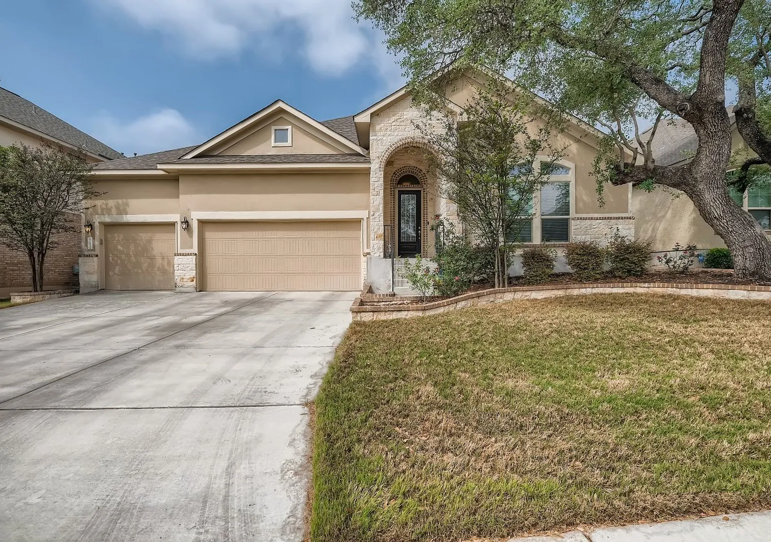 Stunning 4BR/3Bath 1-story luxury home in Alamo Ranch — Photo 1