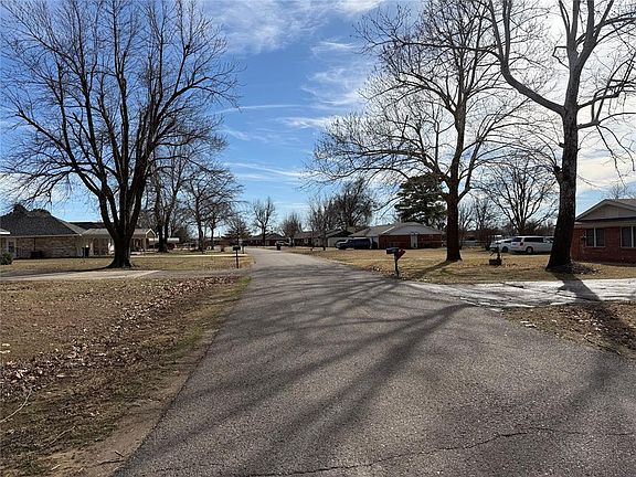 3rd image of 8 Clark Cir